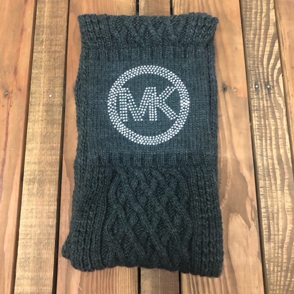 Michael Kors MK gray cable knit infinity scarf - Picture 5 of 9
